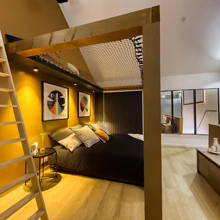 Relax House & -