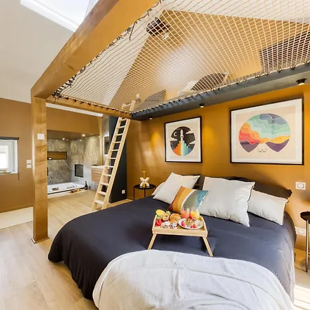 Relax House & -